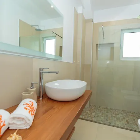 House Solemare شقة