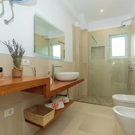 House Solemare شقة
